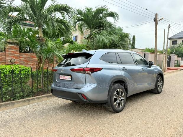 Toyota Highlander 2022 Blue