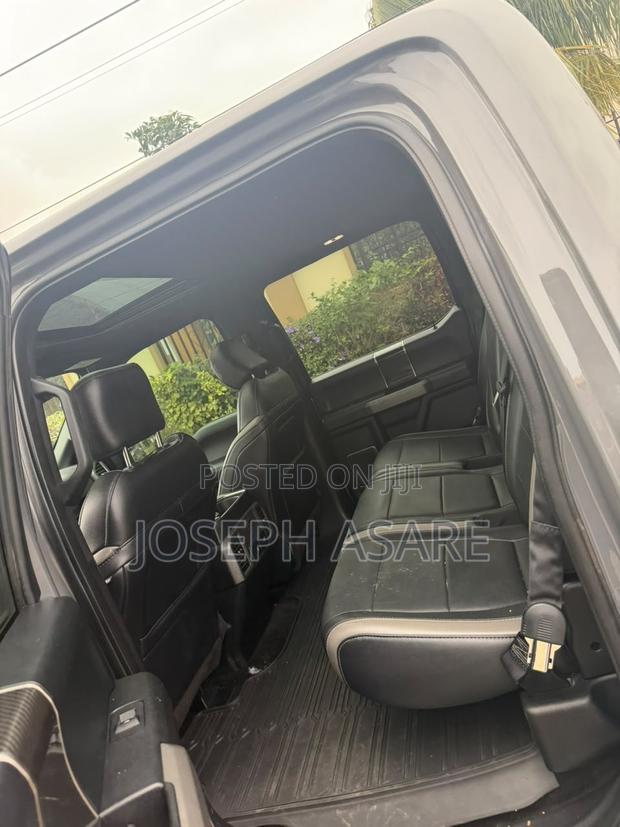 Ford F-150 Raptor 4x4 SuperCrew Cab Styleside 5.5 ft. box 145 in. WB