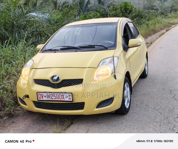Toyota Vitz 2010 Yellow