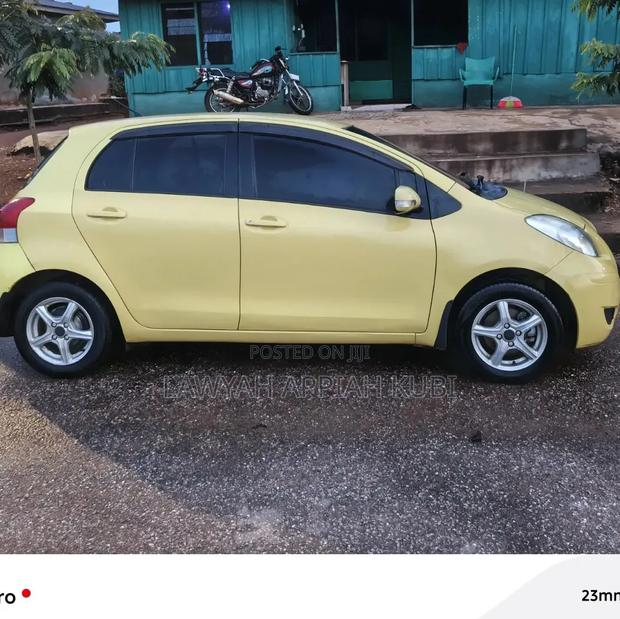 Toyota Vitz 2010 Yellow
