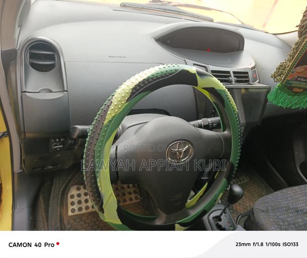 Toyota Vitz 2010 Yellow