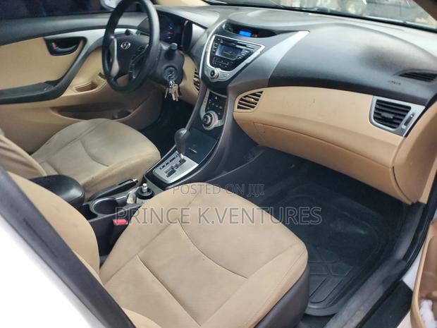 Hyundai Elantra Limited Sedan FWD (1.8L 4cyl 6A) 2013 White