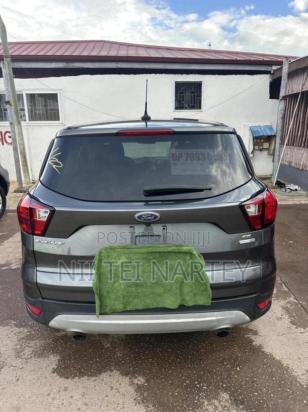 Ford Escape SE 4x4 2019 Gray