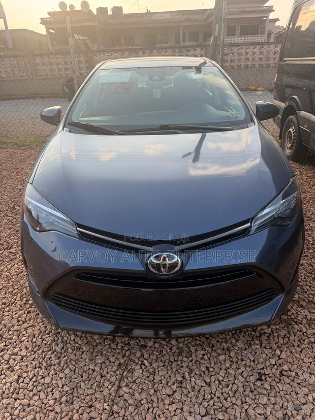 Toyota Corolla LE 4dr Sedan (1.8L 4cyl CVT) 2017 Gray