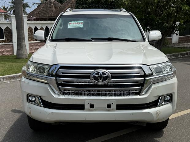 Toyota Land Cruiser 5.7 V8 VXR 2017 White