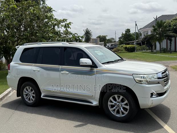 Toyota Land Cruiser 5.7 V8 VXR 2017 White