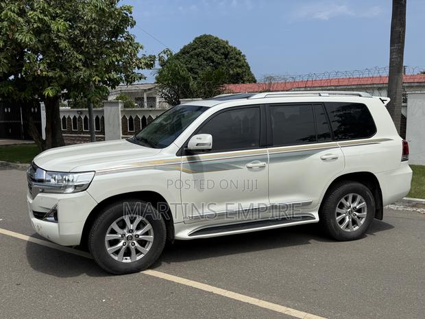 Toyota Land Cruiser 5.7 V8 VXR 2017 White