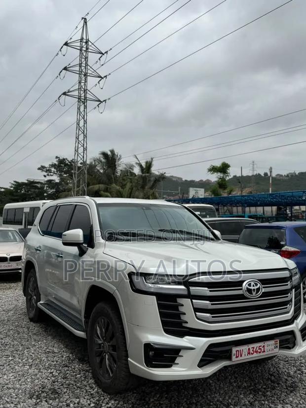 Toyota Land Cruiser 2016 White