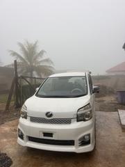 Toyota Voxy V 2WD 7-Seater 2013 White for sale