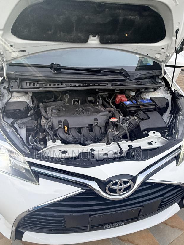 Toyota Yaris LE Hatchback 5dr 2017 White