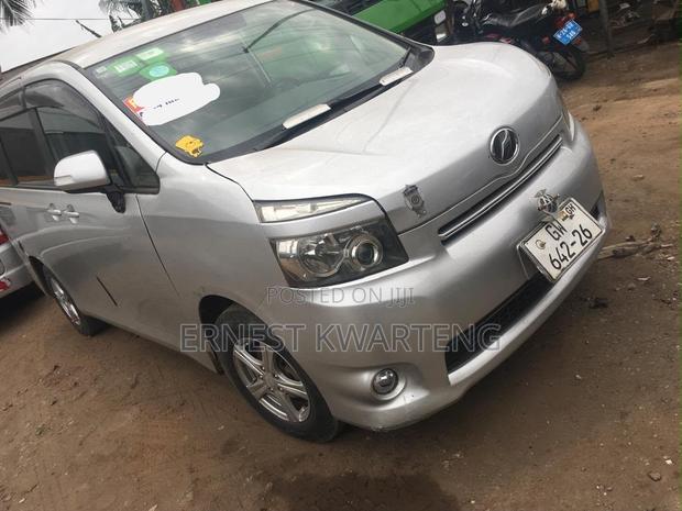 Toyota Voxy 2013 Gray