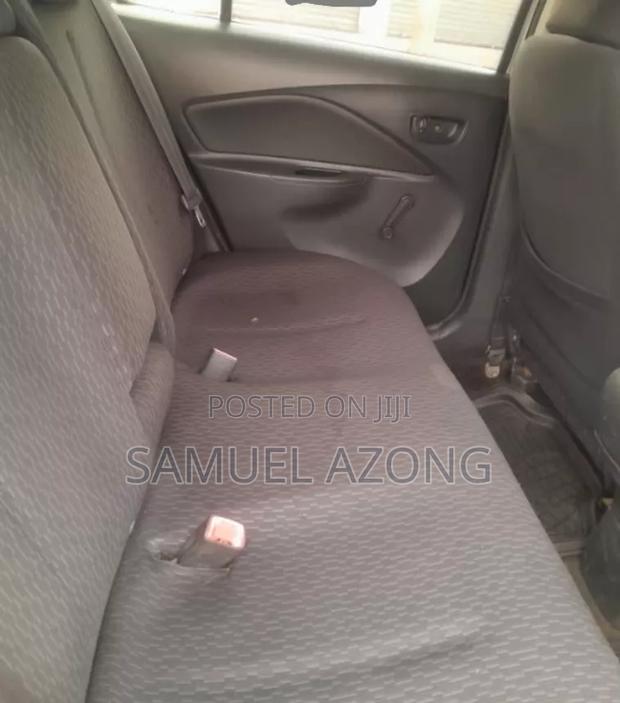 Toyota Yaris Base Sedan 4dr 2011 Silver