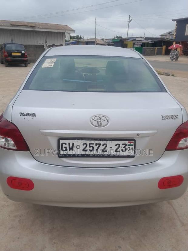Toyota Yaris 2010 Silver