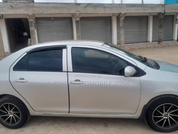 Toyota Yaris 2010 Silver