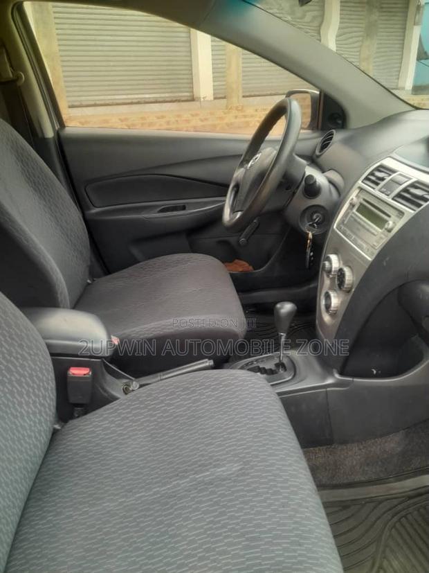 Toyota Yaris 2010 Silver