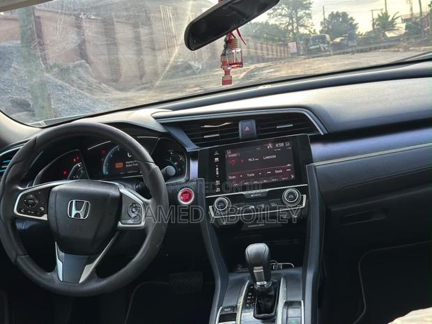 Honda Civic 2018 White