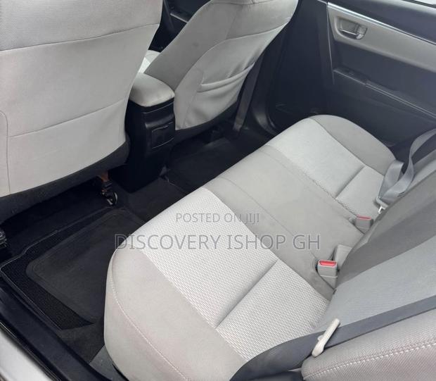 Toyota Corolla LE 4dr Sedan (1.8L 4cyl CVT) 2016 Silver