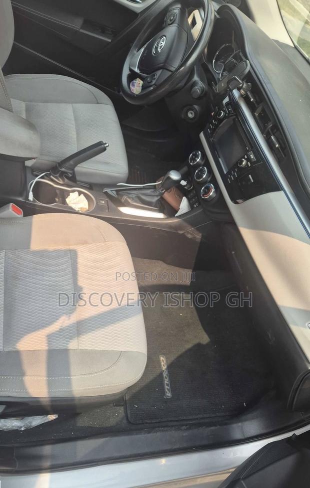 Toyota Corolla LE 4dr Sedan (1.8L 4cyl CVT) 2016 Silver