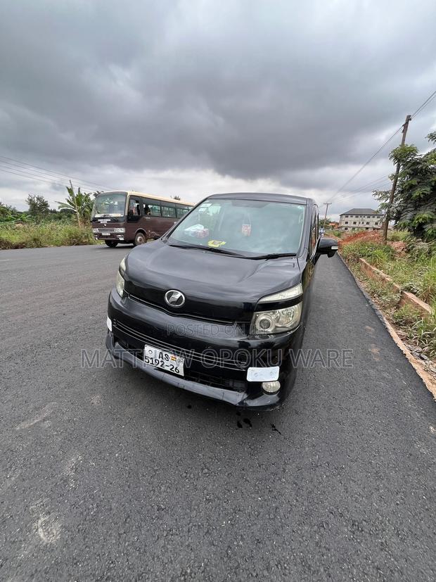 Toyota Voxy 2013 Black