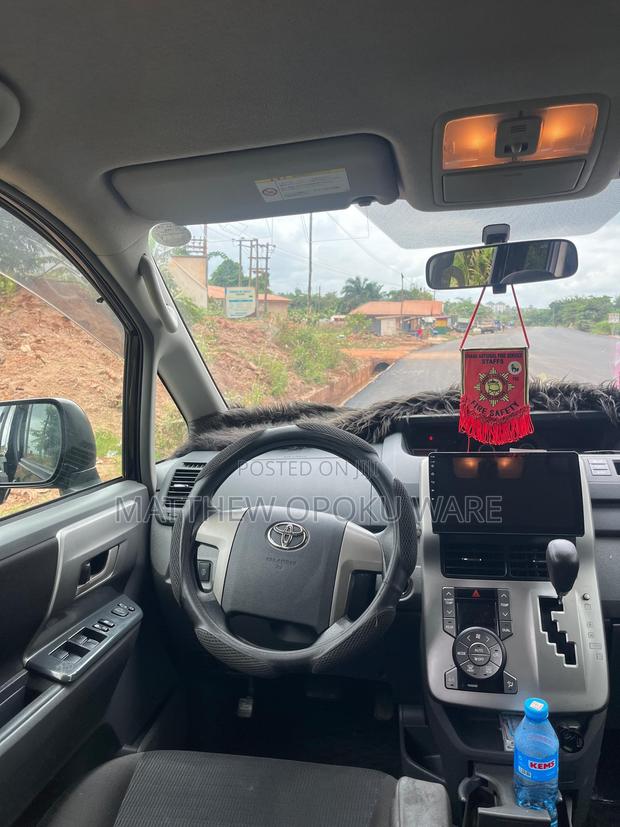 Toyota Voxy 2013 Black