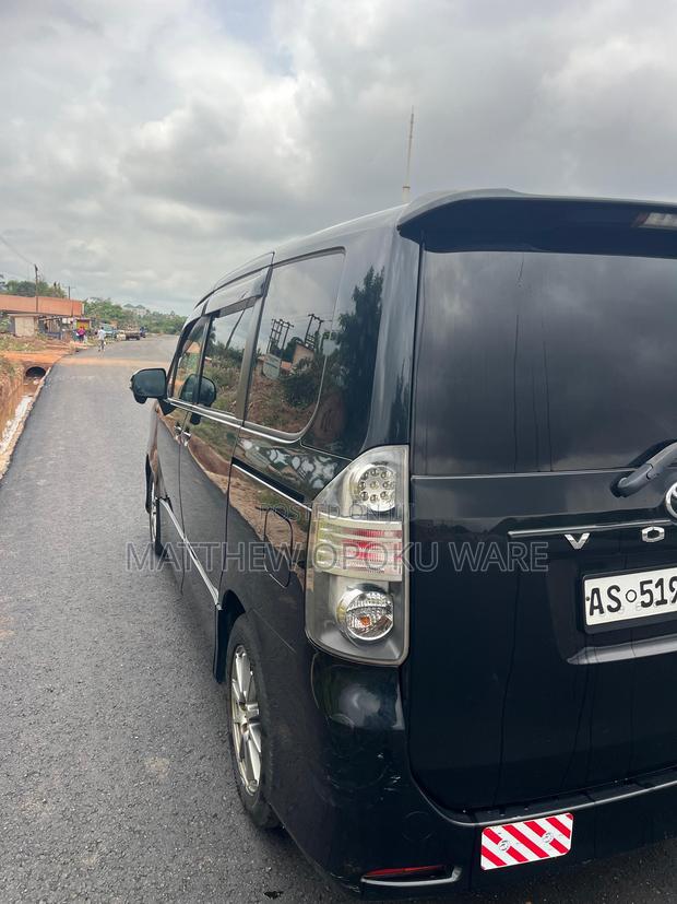 Toyota Voxy 2013 Black