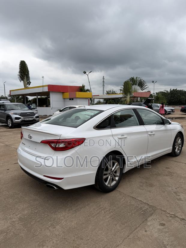 Hyundai Sonata Base Sedan FWD (2.4L 4cyl 6A) 2017 White