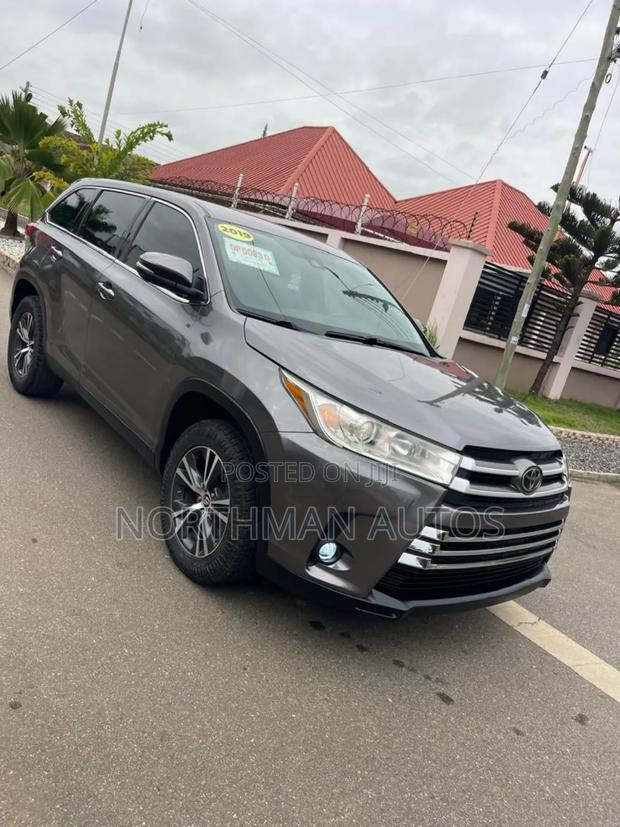Toyota Highlander LE Plus 2019 Gray