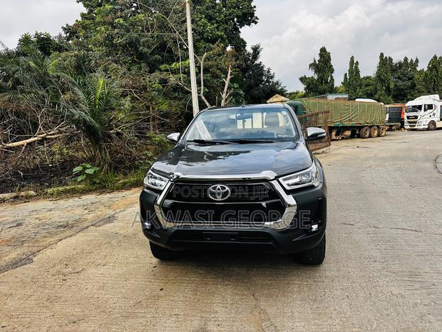 Toyota Hilux Revo Double Cab Deisel 2.4 AWD 2019 Gray