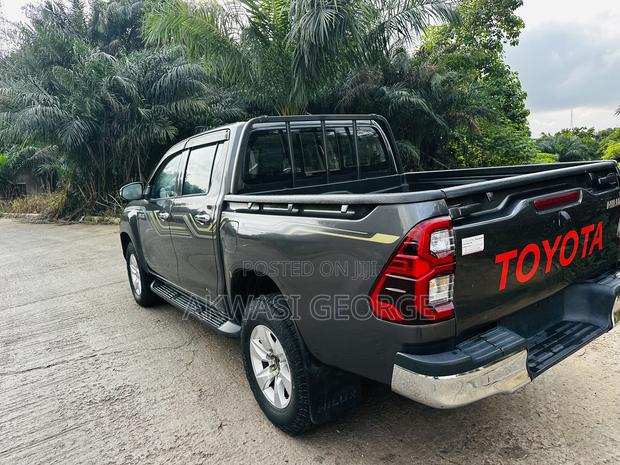 Toyota Hilux Revo Double Cab Deisel 2.4 AWD 2019 Gray
