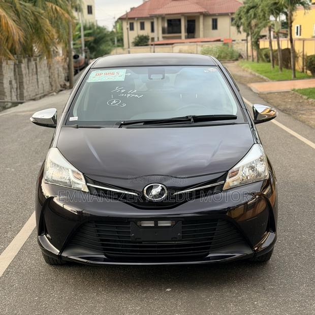 Toyota Vitz 1.3 FWD 5dr 2016 Purple