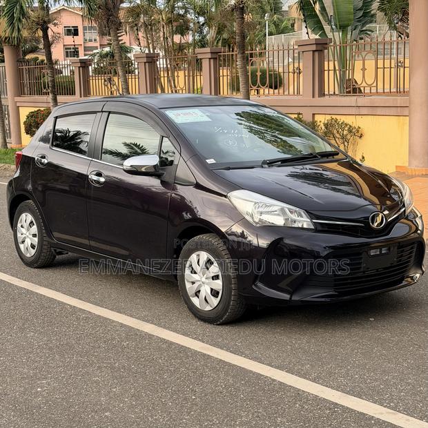 Toyota Vitz 1.3 FWD 5dr 2016 Purple