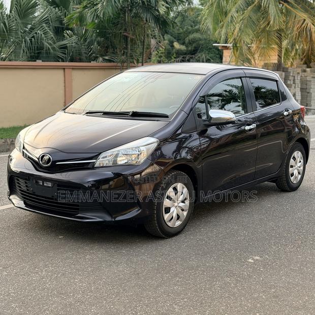 Toyota Vitz 1.3 FWD 5dr 2016 Purple