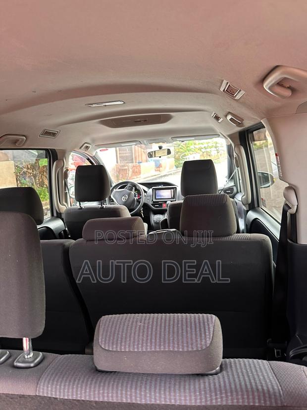 Toyota Noah 2.0 FWD (7 Seater) 2015 Silver