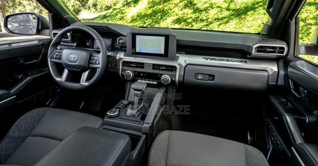 Toyota Tacoma SR5 Double Cab 5.0 ft. SB 2025 Gray