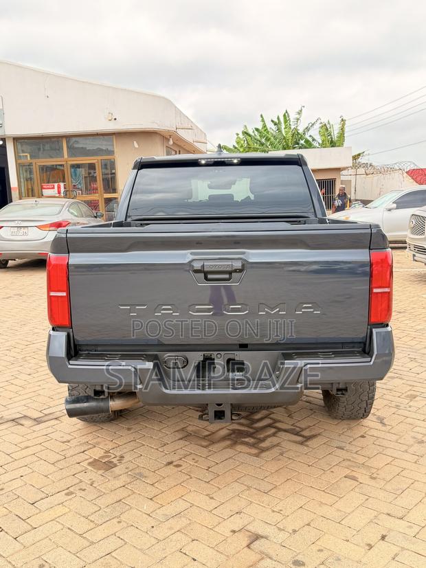 Toyota Tacoma SR5 Double Cab 5.0 ft. SB 2025 Gray