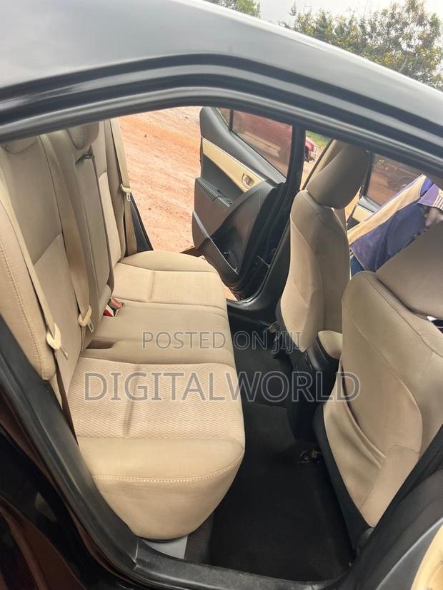 Toyota Corolla LE 4dr Sedan (1.8L 4cyl CVT) 2015 Black
