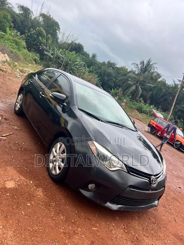 Toyota Corolla LE 4dr Sedan (1.8L 4cyl CVT) 2015 Black
