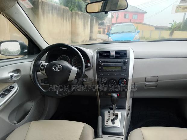 Toyota Corolla 2010 Gray