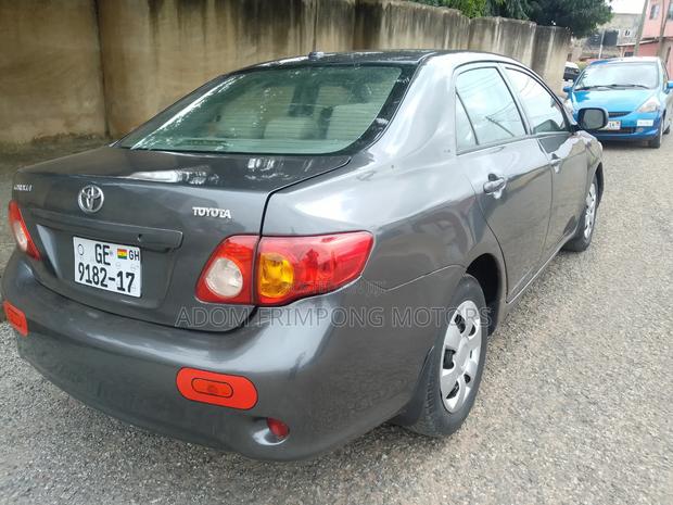 Toyota Corolla 2010 Gray