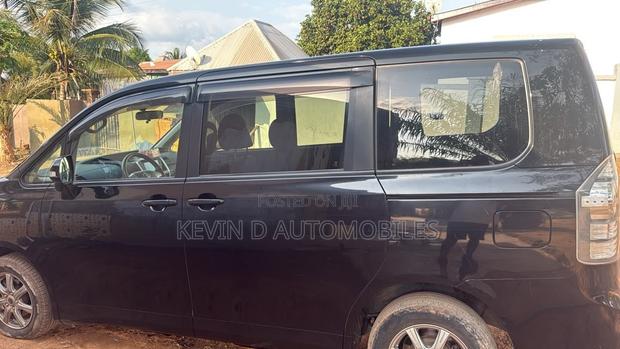 Toyota Voxy V 2WD 7-Seater 2010 Black