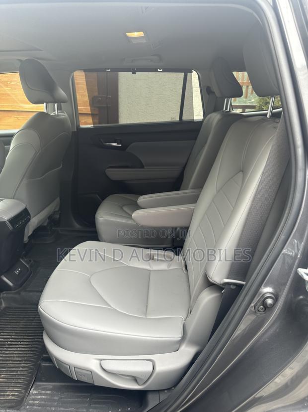 Toyota Highlander XLE AWD 2023 Gray