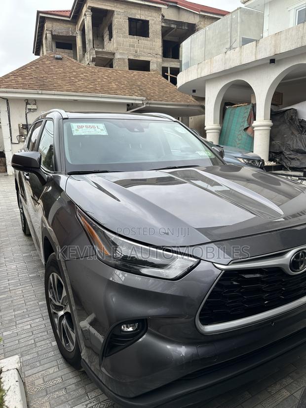 Toyota Highlander XLE AWD 2023 Gray