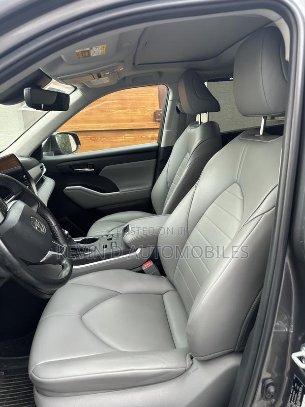 Toyota Highlander XLE AWD 2023 Gray