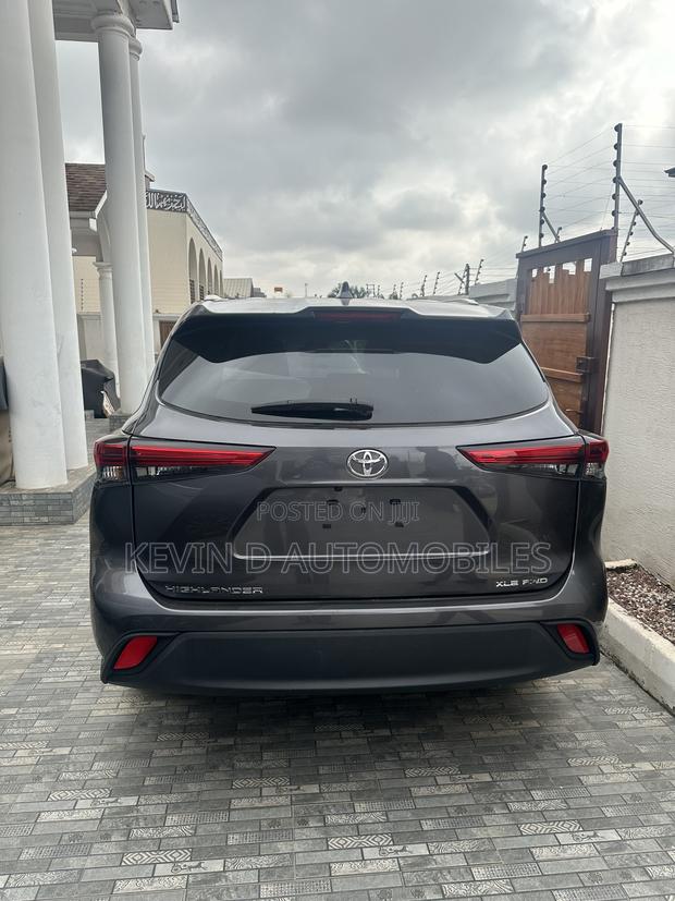Toyota Highlander XLE AWD 2023 Gray