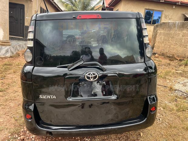 Toyota Sienta 1.5 FWD 2007 Black