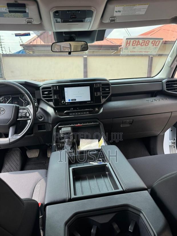 Toyota Tundra SR CrewMax 5.5' Bed 2023 White
