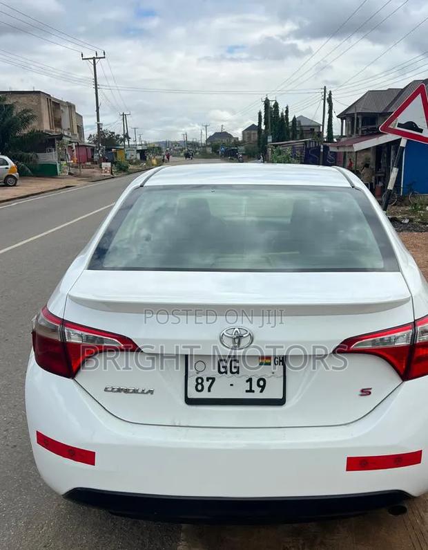 Toyota Corolla 2016 White