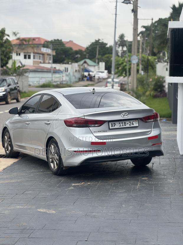 Hyundai Elantra SE 2018 Silver