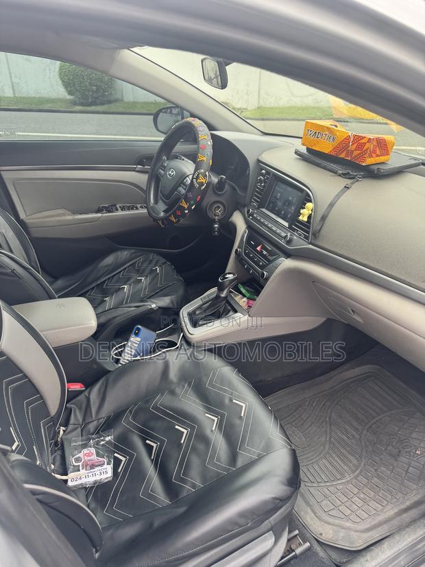 Hyundai Elantra SE 2018 Silver