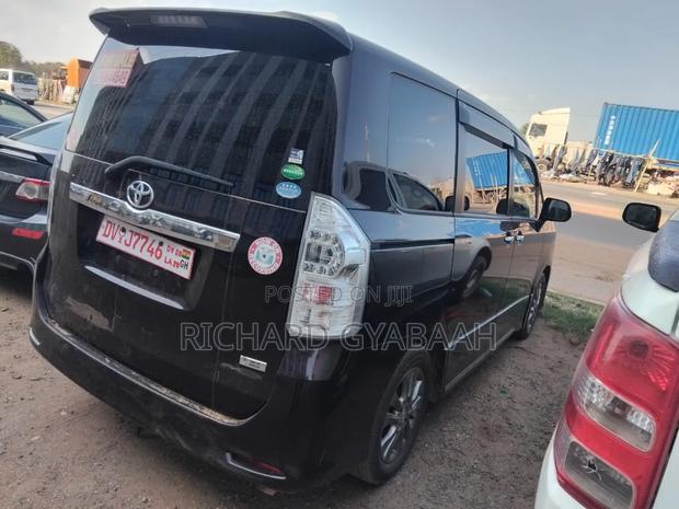 Toyota Voxy 2013 Purple